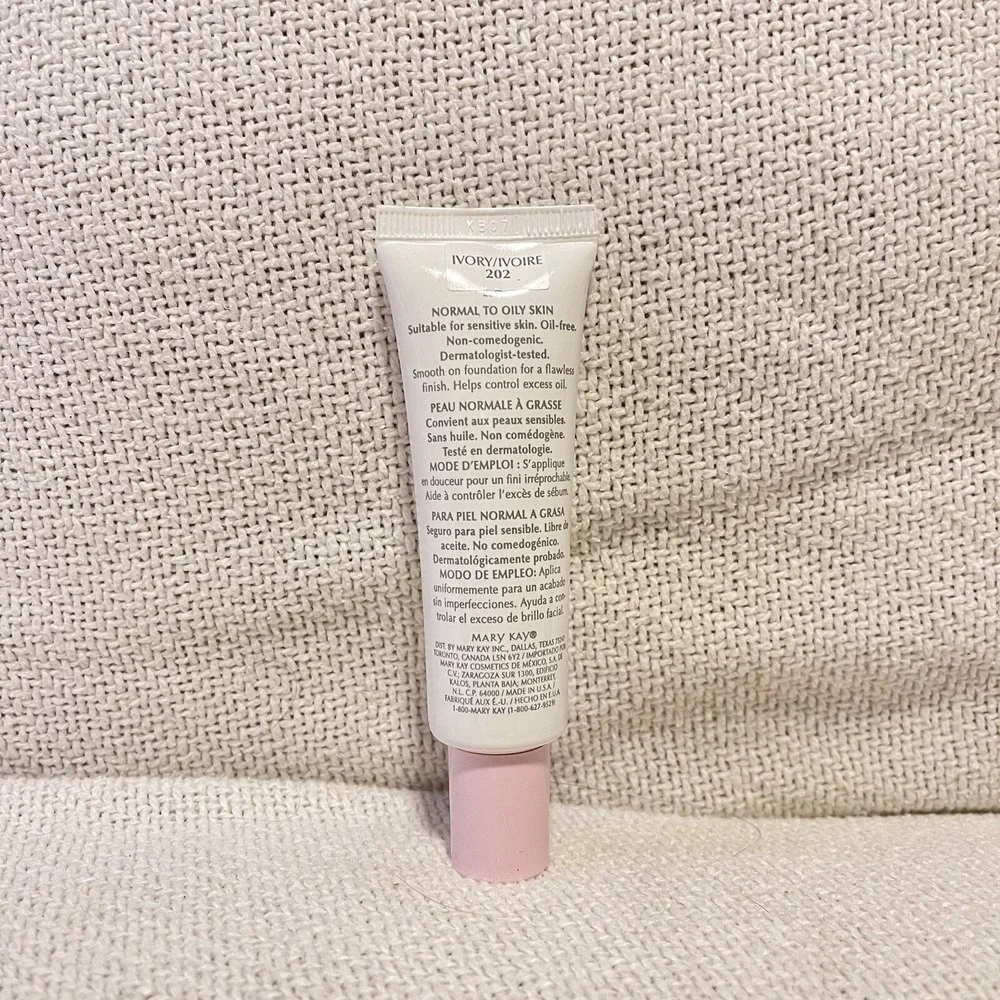 Mary Kay Medium Coverage Foundation IVORY 202 New Pink Cap 1 oz‎